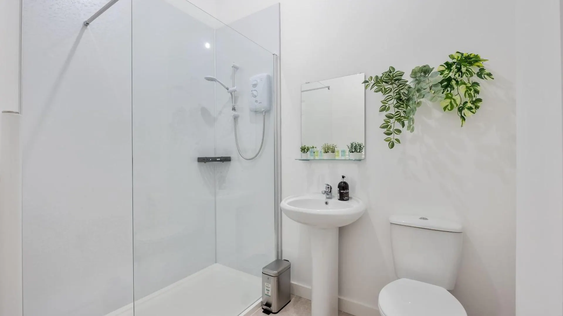 Unique 1 Bed Penthouse In East Village, Belfast - Walk To City Centre, Roof Terrace Dom wakacyjny