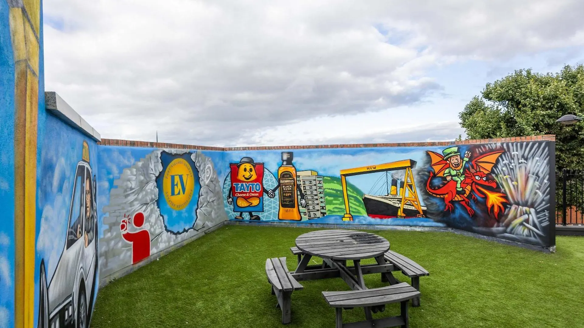 Unique 1 Bed Penthouse In East Village, Belfast - Walk To City Centre, Roof Terrace 0*,  Wielka Brytania
